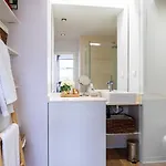 Golden Escape In Apartment *