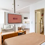 Apartment Golden Escape In